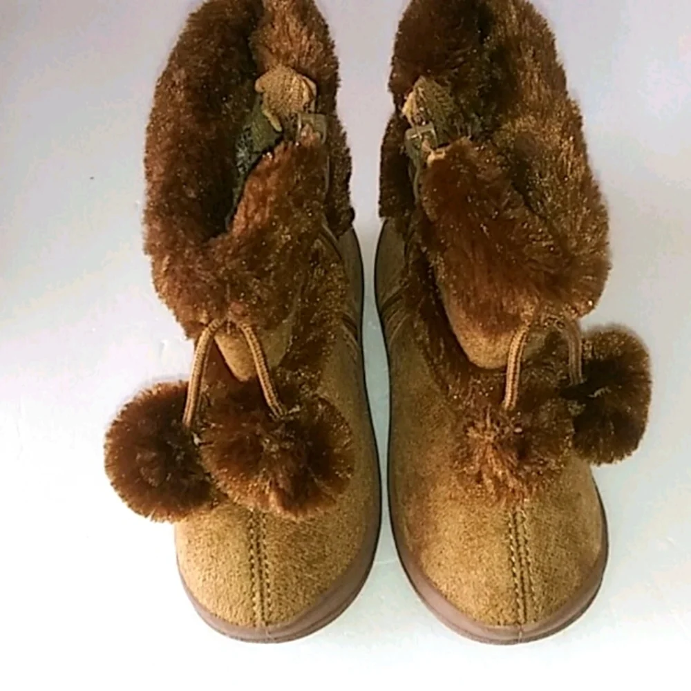 NWOT Kalli Girls Winter Boots Size 8